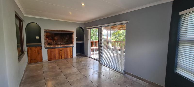 4 Bedroom Property for Sale in Fraaiuitsig Western Cape